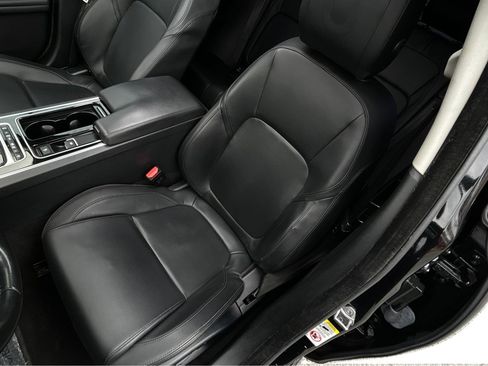 Used 2016 Jaguar XF Premium image 13