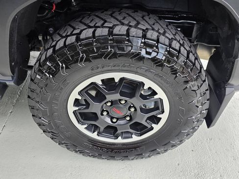 Used 2025 Toyota 4Runner TRD Off-Road Premium AWD/4WD image 34