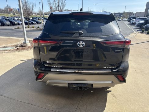 Used 2024 Toyota Highlander Platinum AWD/4WD image 9