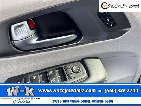 Certified 2023 Chrysler Pacifica Touring-L FWD image 16