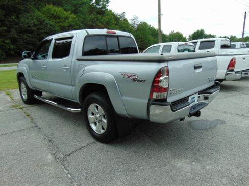 Used 2009 Toyota Tacoma PreRunner w/ TRD Sport Pkg RWD image 4