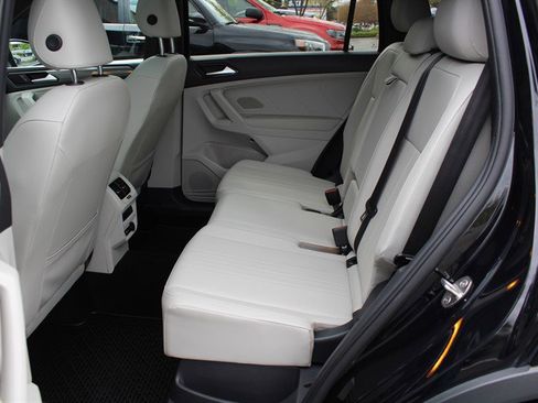 Used 2022 Volkswagen Tiguan SE R-Line image 23