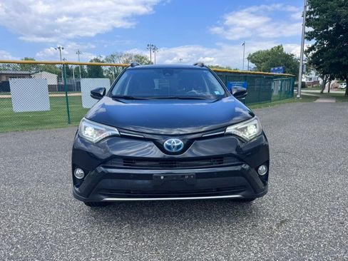 Used 2017 Toyota RAV4 Limited image 2
