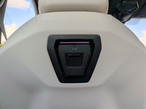 Used 2027 BMW i5 eDrive40 w/ M Sport Package RWD image 39