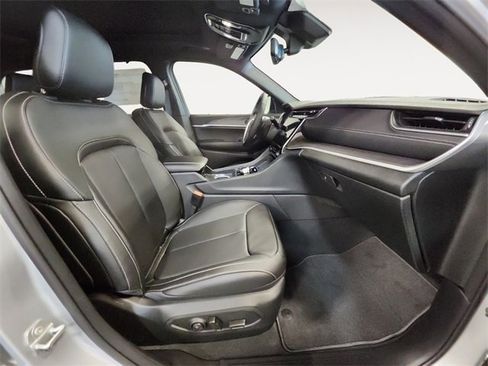 New 2025 Jeep Grand Cherokee Limited w/ Luxury Tech Group II image 15