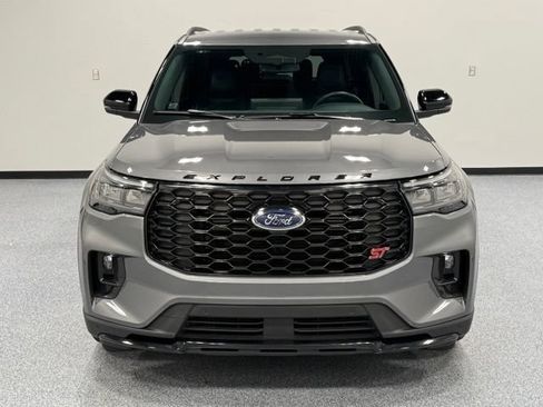 Used 2025 Ford Explorer ST AWD/4WD image 4