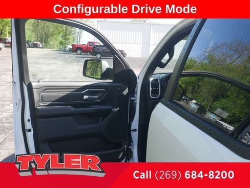 New 2026 RAM 1500 4x4 Crew Cab image 21