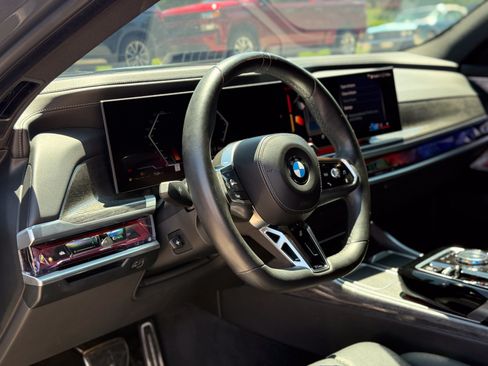 Used 2023 BMW 760i xDrive w/ Executive Package AWD/4WD image 39