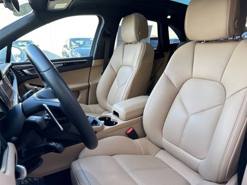 Used 2025 Porsche Macan image 5