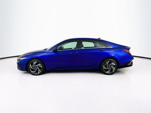 Used 2025 Hyundai Elantra SEL FWD image 4