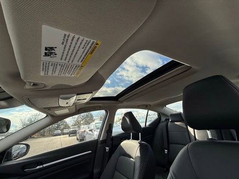 New 2025 Nissan Altima 2.5 SL image 14