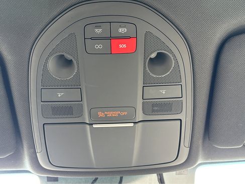 Used 2025 Genesis G70 2.5T image 34