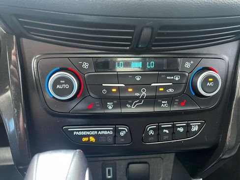 Used 2019 Ford Escape Titanium AWD/4WD image 21
