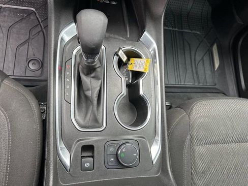 Used 2023 Chevrolet Traverse LT image 17