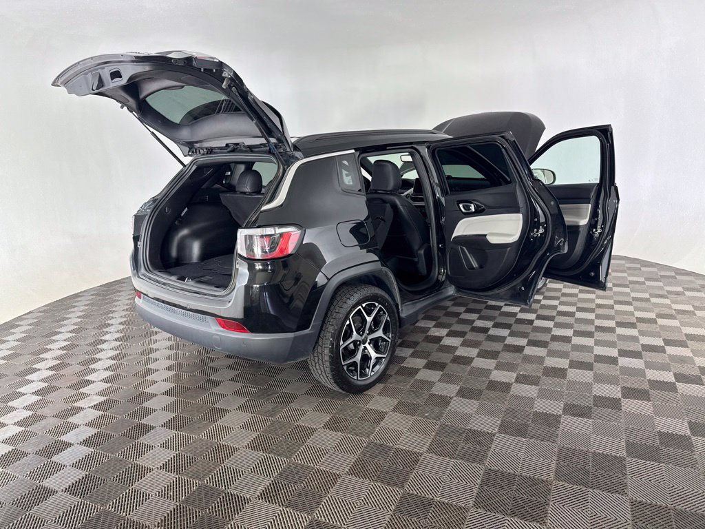 Used 2025 Jeep Compass Limited AWD/4WD image 15