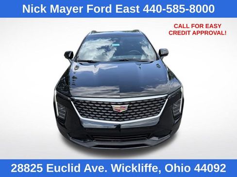 Used 2025 Cadillac XT4 Premium Luxury AWD/4WD image 2