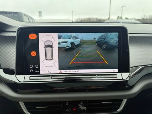 Used 2024 Volkswagen Atlas Peak Edition SEL image 14