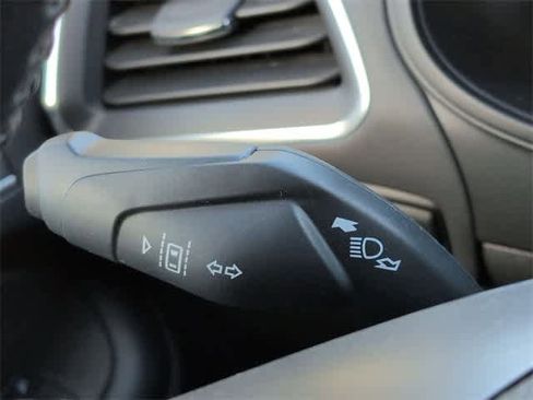 Used 2024 Ford Edge Titanium image 27