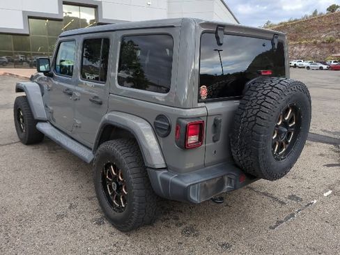 Used 2019 Jeep Wrangler Unlimited Sahara AWD/4WD image 4