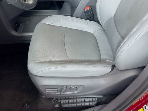 Used 2021 Toyota Sienna Limited image 20