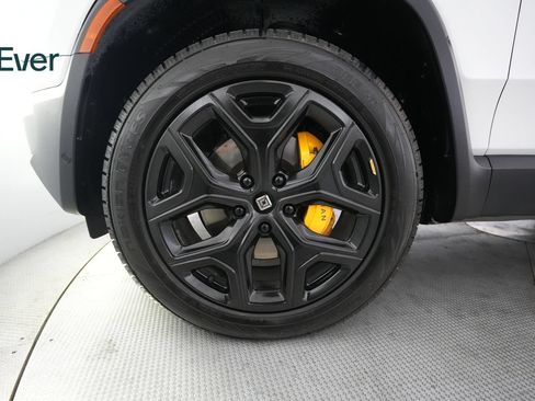 Used 2023 Rivian R1S Adventure AWD/4WD image 20