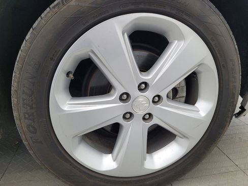Used 2015 Buick Encore FWD image 31