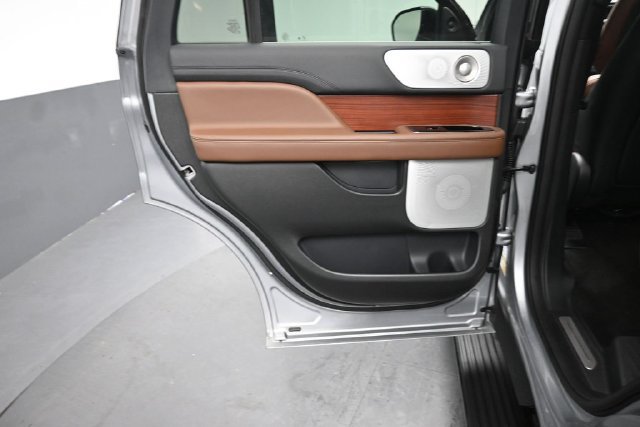 Certified 2023 Lincoln Navigator Reserve AWD/4WD image 25