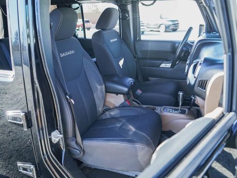 Used 2017 Jeep Wrangler Unlimited Sahara w/ Connectivity Group image 10