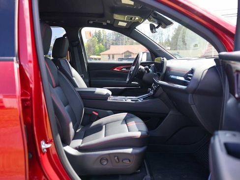 Used 2026 Chevrolet Traverse RS w/ LPO, Floor Liner Package AWD/4WD image 9