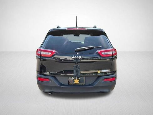 Used 2015 Jeep Cherokee Latitude FWD image 9