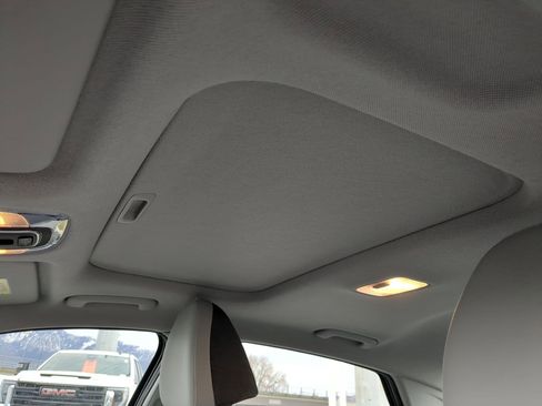 Used 2025 Hyundai Elantra Limited image 15