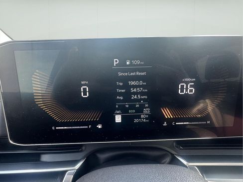 Used 2026 Kia Carnival FWD image 19