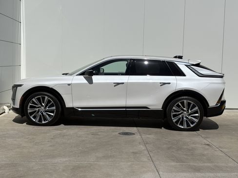 Used 2024 Cadillac Lyriq Luxury AWD/4WD image 4
