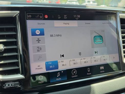 Used 2023 Chrysler Pacifica Touring-L FWD image 25