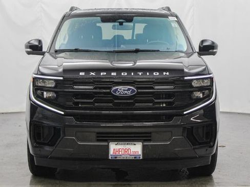 Certified 2025 Ford Expedition Active AWD/4WD image 3