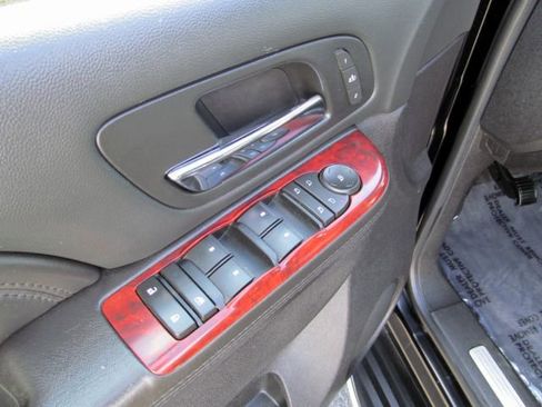 Used 2011 Cadillac Escalade EXT image 26