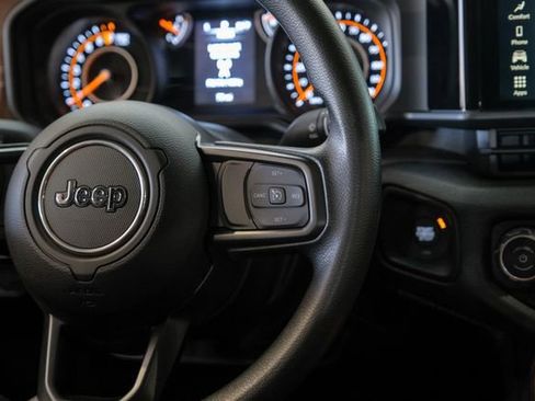 Used 2025 Jeep Gladiator Sport image 60