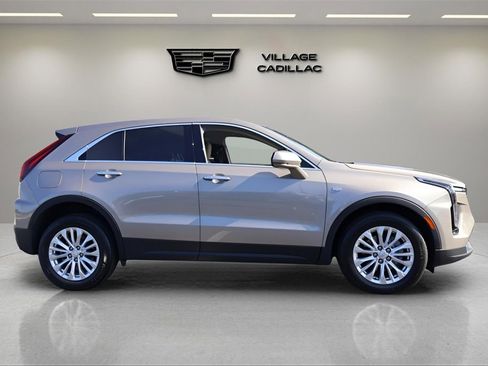 Used 2024 Cadillac XT4 Luxury w/ Cold Weather Package image 6