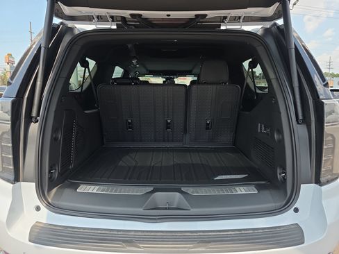 New 2026 Chevrolet Suburban Premier w/ Sun And Tow Package AWD/4WD image 13