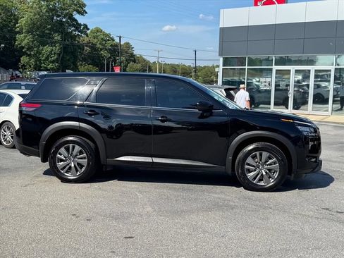 Certified 2024 Nissan Pathfinder S FWD image 2