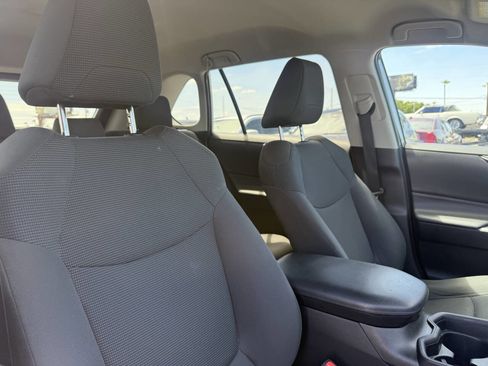 Used 2021 Toyota RAV4 LE image 33