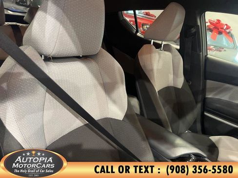 Used 2019 Toyota C-HR XLE FWD image 12