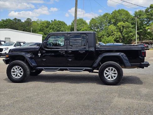 Certified 2023 Jeep Gladiator Sport AWD/4WD image 13
