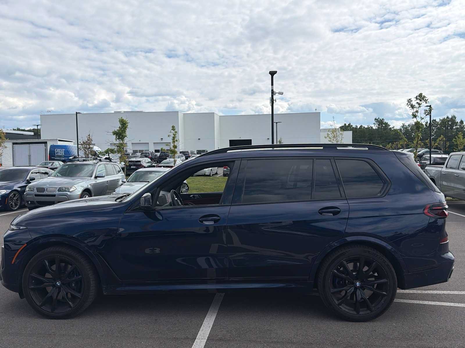 Used 2024 BMW X7 M60i w/ Executive Package AWD/4WD image 3