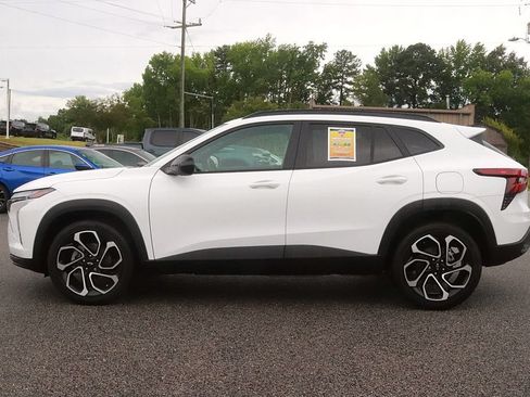 Used 2025 Chevrolet Trax RS w/ Sunroof Package FWD image 4