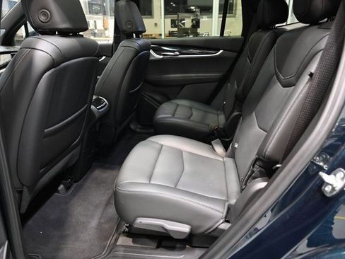 Used 2025 Cadillac XT6 Premium Luxury image 11