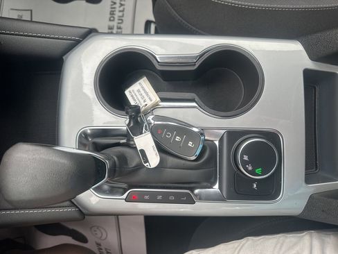 Used 2025 Chevrolet Blazer LT FWD image 29