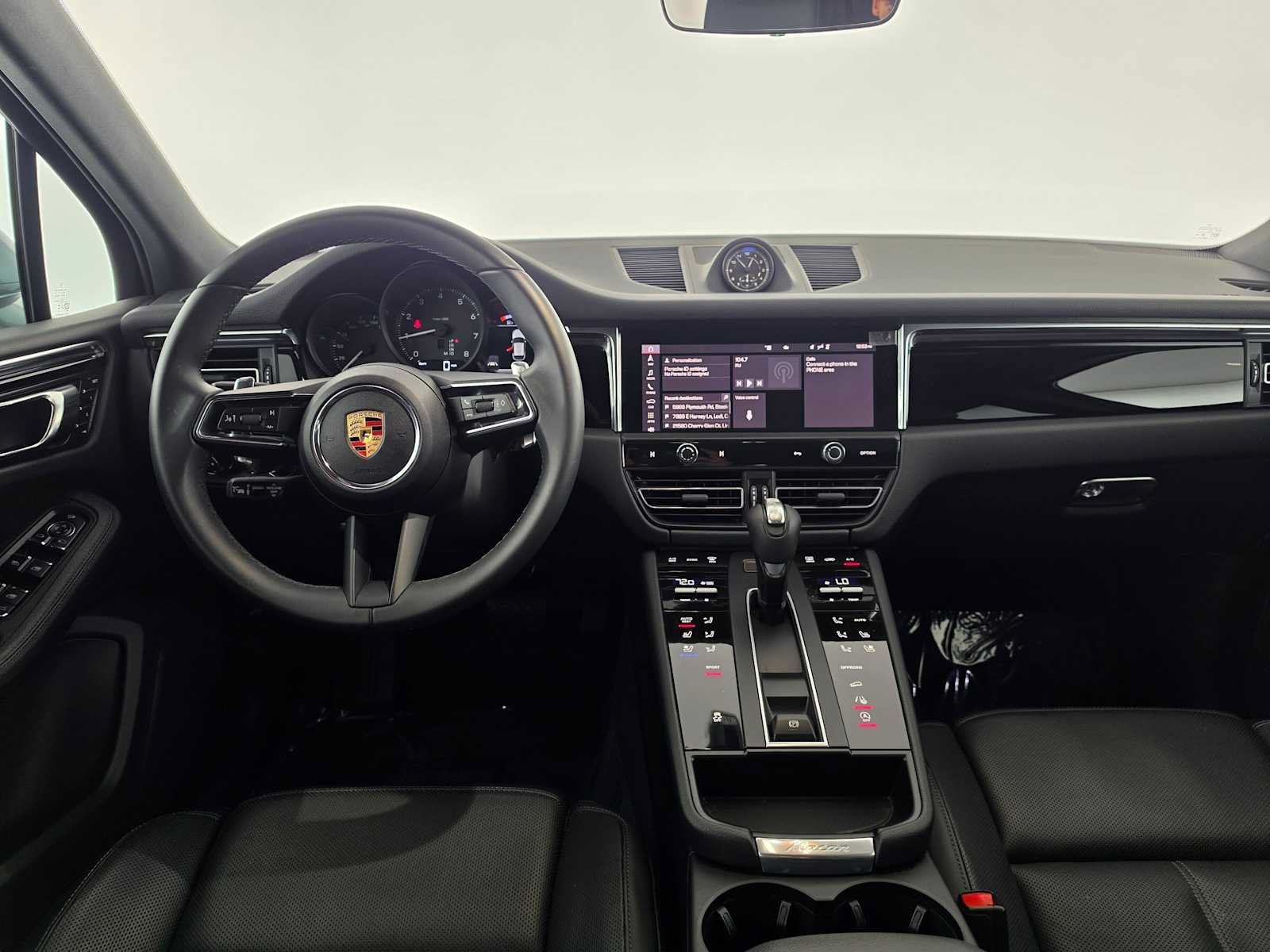 Used 2025 Porsche Macan AWD/4WD image 18
