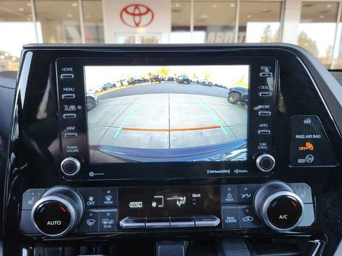 Certified 2021 Toyota Highlander XLE image 13