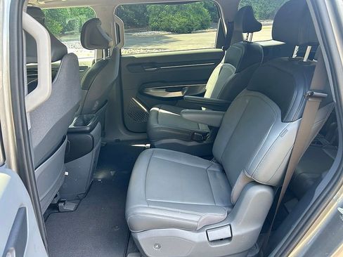 Used 2024 Kia EV9 Light Long Range RWD image 17